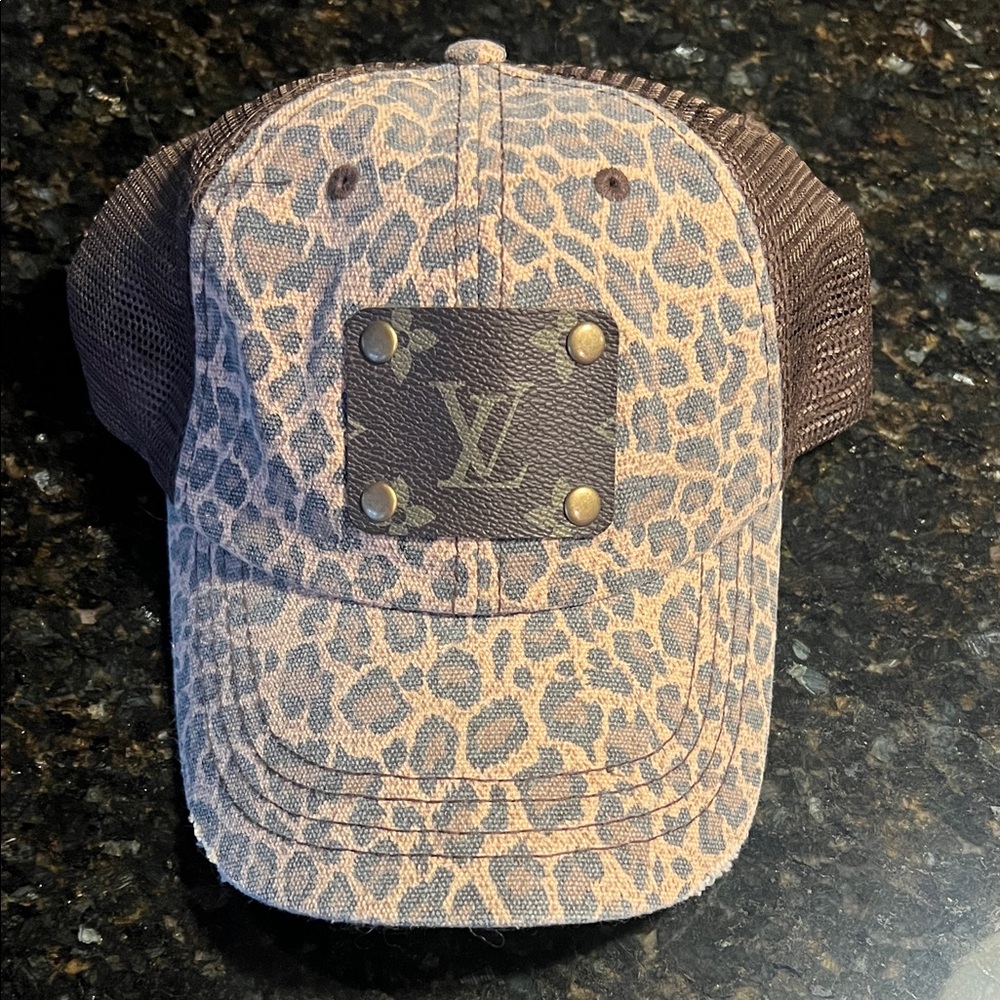 Leopard Print Cap with Brown Mesh